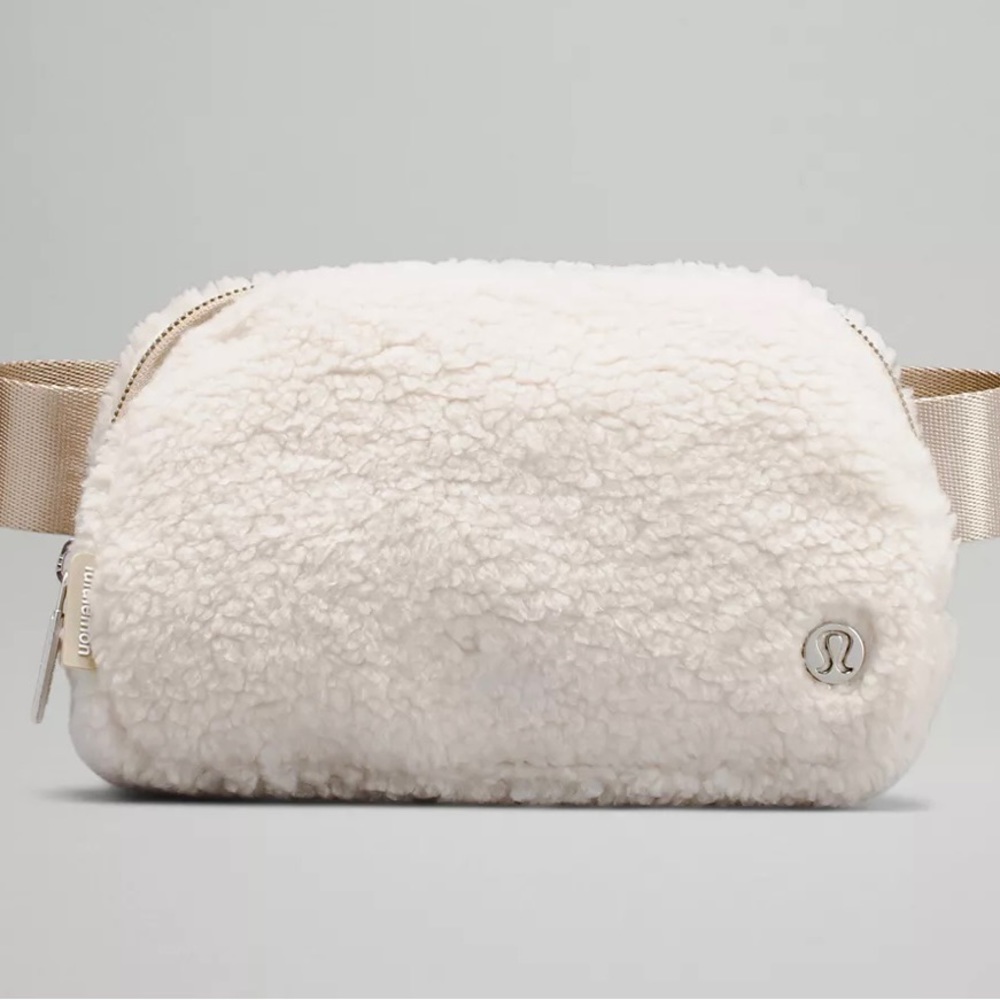 lululemon Everywhere Belt Bag in Fleece